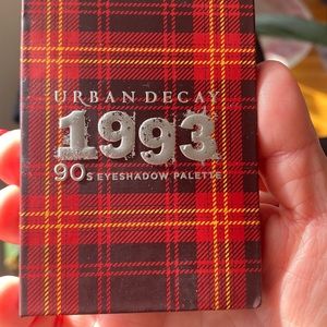 Urban Decay 90s eye shadow palette